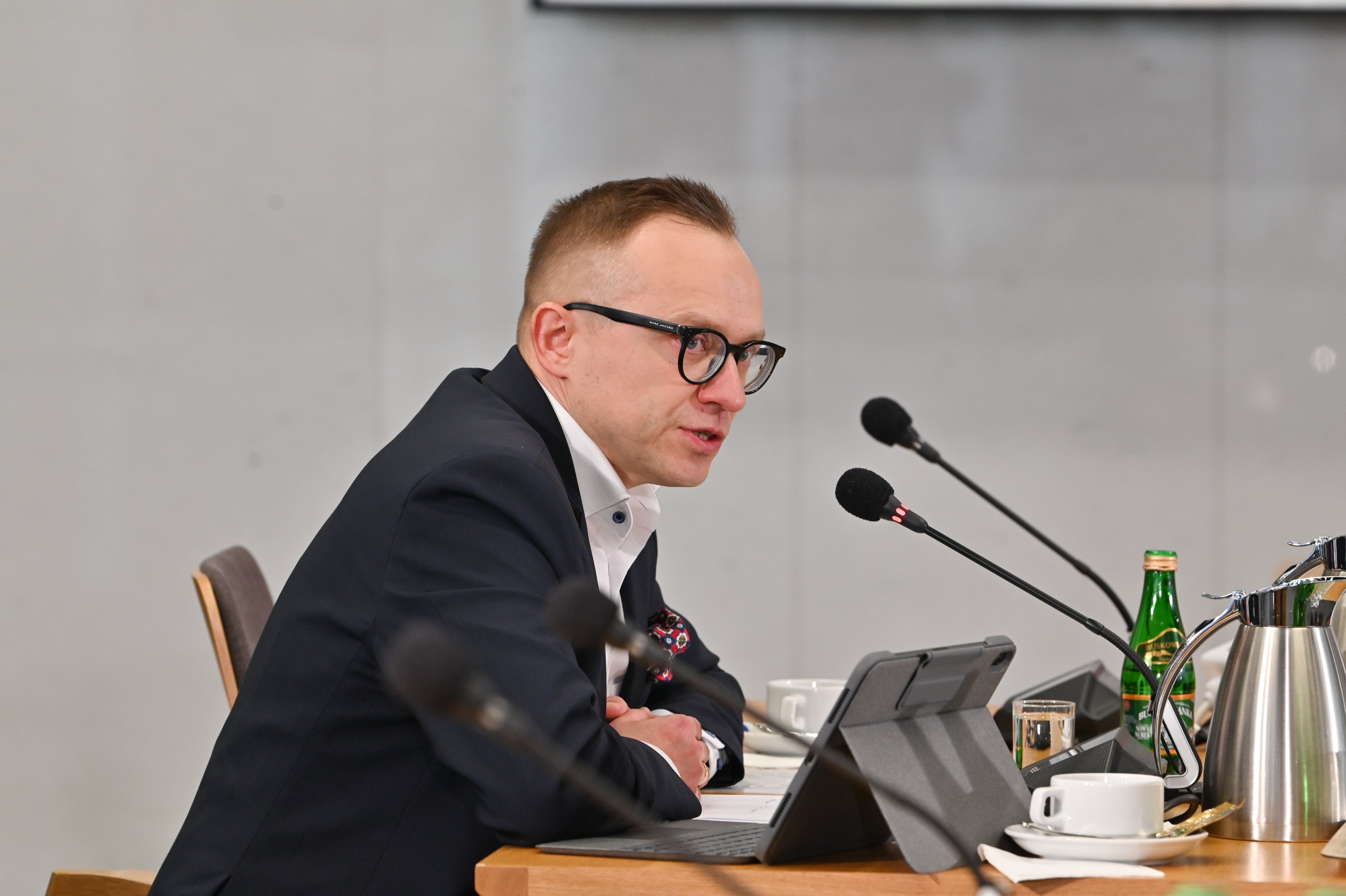 Artur Soboń zeznaje po raz drugi przed komisją śledczą ds. przeprowadzenia wyborów Prezydenta RP w 2020 r. w formie głosowania korespondencyjnego. 18 marca 2024 r.